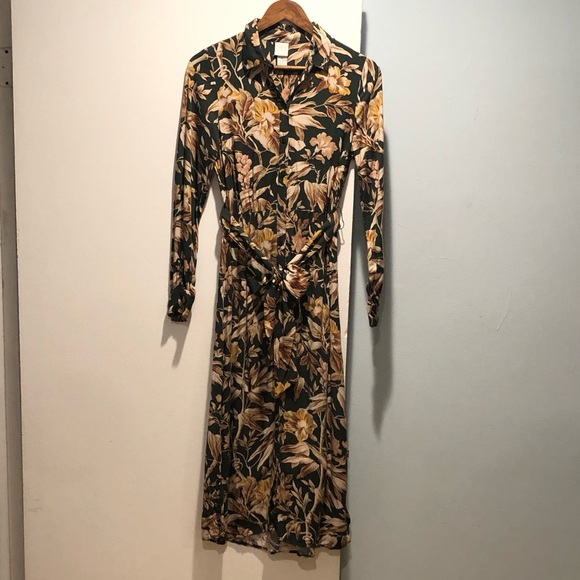 H&M Shirt Dress with a tie belt - Picture 3 of 5